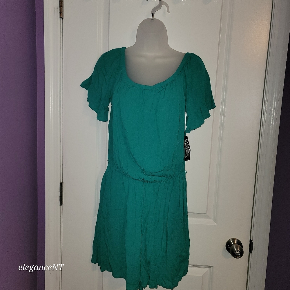 New York & Company Green short pants Romper Sz: M NWT